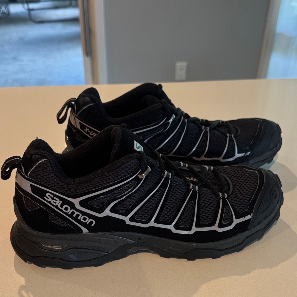 Salomon Men's Black and Gray Athletic Shoes